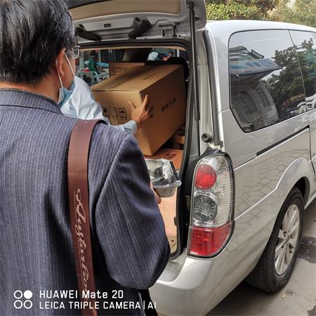 客户拉货回去 客户拉货回去